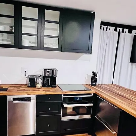 Romantic West End Apartment With Parking